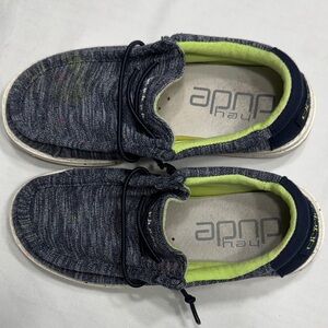 Kids Hey Dude shoes. Size K13